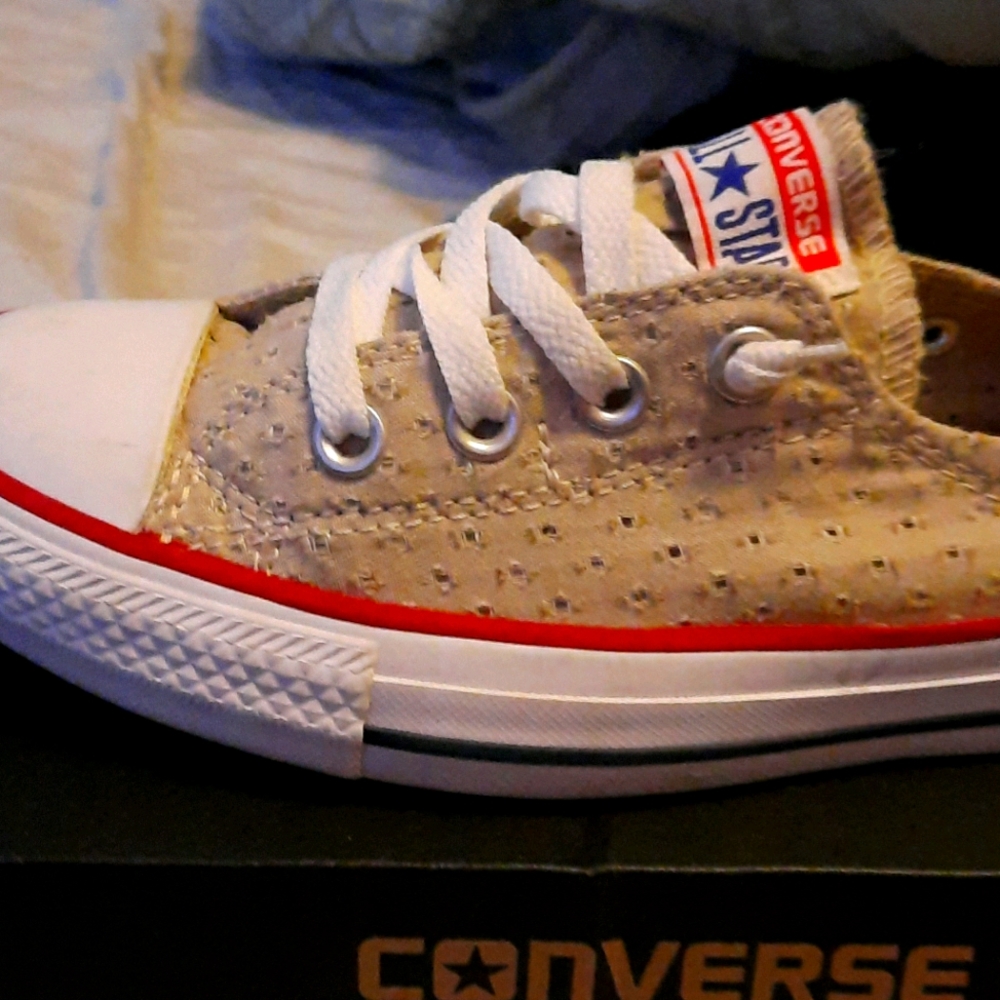 Womens size 8 converse